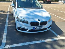 Weiß Gebraucht 2016 BMW 220 Gran Tourer Sport Line Van / Kleinbus | 14.500 € (Superpreis)