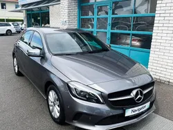 Grau Gebraucht 2017 Mercedes A180 Limousine | 17.450 € (Fairer Preis)