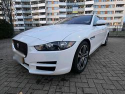 Weiß Gebraucht 2017 Jaguar XE Limousine | 9.999 €