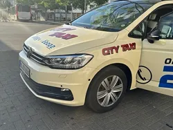 Schwarz Gebraucht 2023 VW Touran Van / Kleinbus | 22.600 € (Fairer Preis)