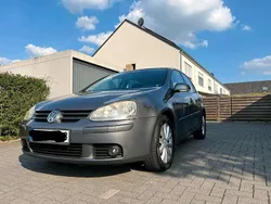 Grau Gebraucht 2006 VW Golf V Limousine | 2.000 € (Fairer Preis)