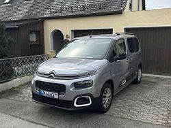 Grau Gebraucht 2023 Citroën Berlingo Feel Van / Kleinbus | 32.000 €