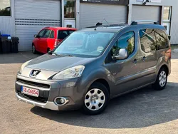Grau Gebraucht 2011 Peugeot Partner Tepee Van / Kleinbus | 3.775 €