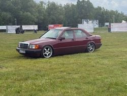 Rot Gebraucht 1992 Mercedes 190 Limousine | 6.000 €