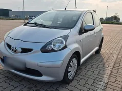 Grau Gebraucht 2008 Toyota Aygo Kleinwagen | 2.999 € (Fairer Preis)