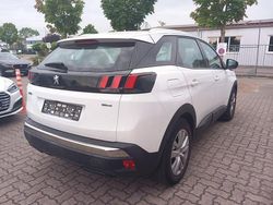 Schneeweiß schneeweiß schneeweiß Gebraucht 2017 Peugeot 3008 Active SUV | 14.654 € (Etwas zu teuer)