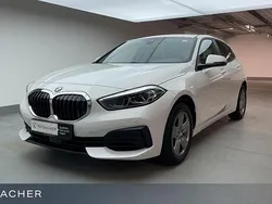 Alpinweiss Gebraucht 2024 BMW 116 Advantage Kleinwagen | 21.849 € (Fairer Preis)