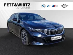 Carbonschwarz metallic Gebraucht 2024 BMW i5 M Sport Limousine | 56.990 € (Etwas zu teuer)