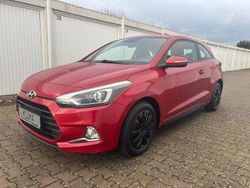 Rot Gebraucht 2015 Hyundai i20 Trend Coupé | 6.999 € (Fairer Preis)