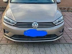 Gold Gebraucht 2017 VW Golf Sportsvan Highline Van / Kleinbus | 15.800 € (Guter Preis)