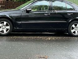Schwarz Gebraucht 2005 Mercedes E220 Limousine | 6.000 € (Etwas zu teuer)