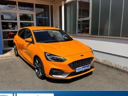Tropicalorange metallic (orange) Gebraucht 2019 Ford Focus ST Limousine | 25.980 € (Fairer Preis)