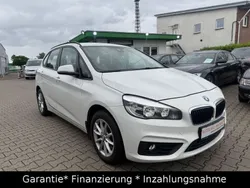 Weiß Gebraucht 2016 BMW 218 Active Tourer Van / Kleinbus | 9.900 € (Fairer Preis)