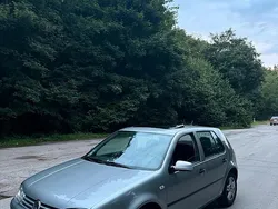 Silber Gebraucht 2002 VW Golf IV Kleinwagen | 1.500 €