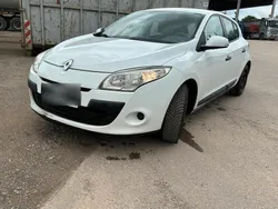 Weiß Gebraucht 2011 Renault Mégane III Abholung | 2.350 € (Fairer Preis)
