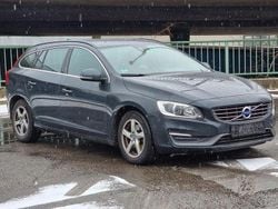 Grau Gebraucht 2014 Volvo V60 Momentum Kombi | 7.400 € (Guter Preis)