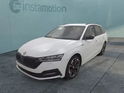 Weiß Gebraucht 2024 Skoda Octavia SportLine Kombi | 31.590 € (Superpreis)