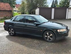 Grün Gebraucht 1999 Opel Vectra Limousine | 800 € (Guter Preis)