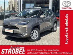 Manganbronze metallic Neu 2025 Toyota Yaris Cross Business Edition SUV | 24.880 €