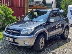 Grau Gebraucht 2005 Toyota RAV4 SUV | 5.849 € (Etwas zu teuer)