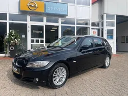 Schwarz Gebraucht 2012 BMW 318 Comfort Edition Kombi | 13.490 € (Teuer)