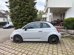 Grau Gebraucht 2023 Abarth 695C Cabrio | 30.900 € (Fairer Preis)