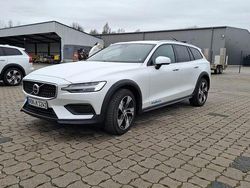 Weiß Gebraucht 2024 Volvo V60 CC Plus Kombi | 36.900 € (Etwas zu teuer)