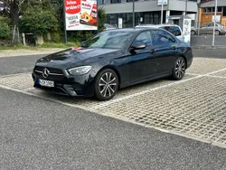 Schwarz Gebraucht 2023 Mercedes E220 AMG line Limousine | 49.000 €
