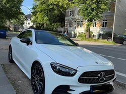 Weiß Gebraucht 2021 Mercedes E220 AMG Coupé | 40.500 €