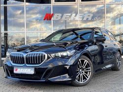 Black sapphire metallic Gebraucht 2025 BMW 520 M Sport Kombi | 49.890 € (Guter Preis)