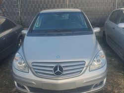 Silber Gebraucht 2007 Mercedes B200 Van / Kleinbus | 2.900 € (Fairer Preis)