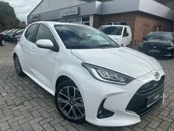 Schneeweiß Gebraucht 2024 Toyota Yaris Hybrid Style Kleinwagen | 27.990 € (Etwas zu teuer)