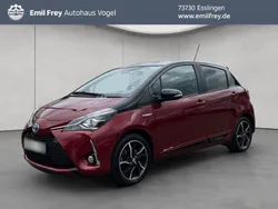 Tokiorot perleffekt / mysticschwarz mica Gebraucht 2017 Toyota Yaris Hybrid Plus Limousine | 16.950 € (Teuer)