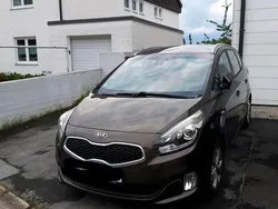 Braun Gebraucht 2015 Kia Carens Van / Kleinbus | 10.500 € (Fairer Preis)