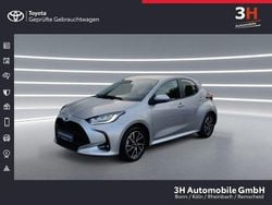 Silber Gebraucht 2023 Toyota Yaris Hybrid Team Limousine | 21.990 € (Fairer Preis)
