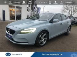 Blau Gebraucht 2017 Volvo V40 Kinetic Limousine | 11.450 € (Fairer Preis)