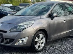 Grau Gebraucht 2011 Renault Scénic III Dynamique Van / Kleinbus | 3.570 € (Fairer Preis)