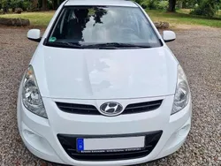 Weiß Gebraucht 2012 Hyundai i20 Trend Limousine | 2.800 € (Guter Preis)