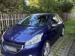 Blau Gebraucht 2012 Peugeot 208 Kleinwagen | 4.300 €
