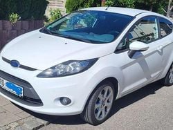 Weiß Gebraucht 2011 Ford Fiesta Kleinwagen | 2.400 € (Guter Preis)