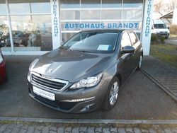 Platiniumgrau/metall Gebraucht 2017 Peugeot 308 Active Limousine | 15.490 €