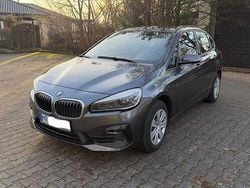 Grau Gebraucht 2018 BMW 218 Active Tourer Advantage Van / Kleinbus | 12.500 € (Guter Preis)