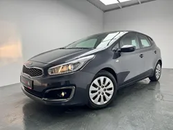 Grau Gebraucht 2018 Kia Ceed Attract Limousine | 10.650 € (Fairer Preis)