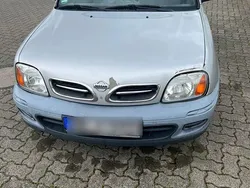 Silber Gebraucht 2002 Nissan Micra Kleinwagen | 1.500 €