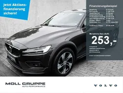 Grau Gebraucht 2023 Volvo V60 CC Plus Kombi | 34.340 € (Guter Preis)