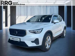 Crystal white / metallic Gebraucht 2024 Volvo XC40 Core SUV | 30.890 € (Superpreis)
