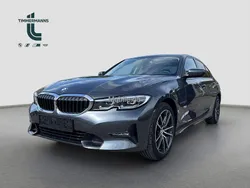 Grau Gebraucht 2021 BMW 330e Sport Line Limousine | 34.390 € (Etwas zu teuer)