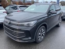 Grenadill schwarz metallic Neu 2025 VW Tiguan Life SUV | 47.445 € (Superpreis)