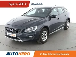 Grau Gebraucht 2016 Volvo V60 CC Summum Kombi | 19.150 € (Fairer Preis)