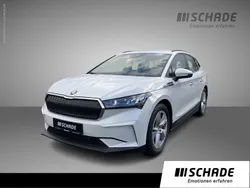 Moonweiß met. Gebraucht 2021 Skoda Enyaq iV Loft SUV | 28.150 € (Fairer Preis)